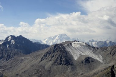 Kırgızistan'daki antik bir buzul