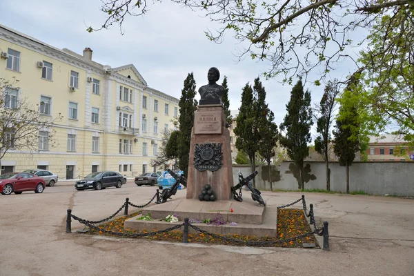 Пам'ятник на вулиці в на місто з Севастополя змонтувати — стокове фото