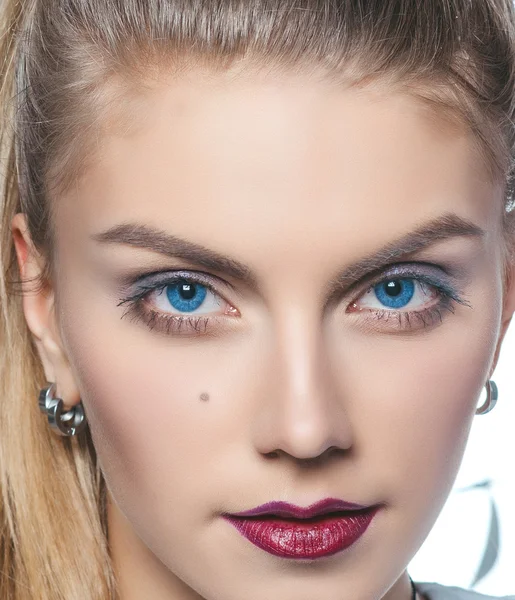 Model met blauwe ogen. — Stockfoto