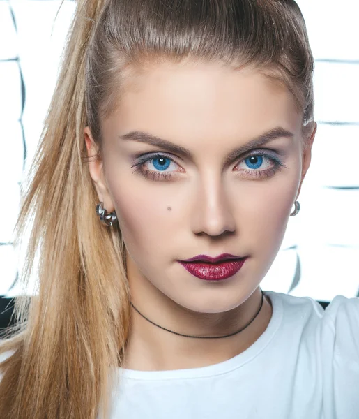 Modell mit blauen Augen. — Stockfoto