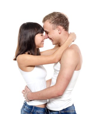 mutlu çift kucaklayan 