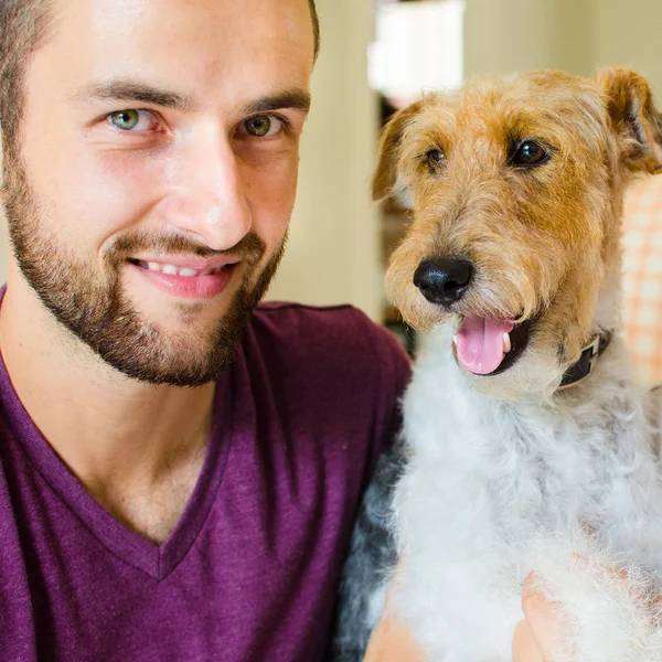 Man en hond — Stockfoto