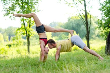 Çift pratik acroyoga 