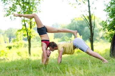 Çift pratik acroyoga 