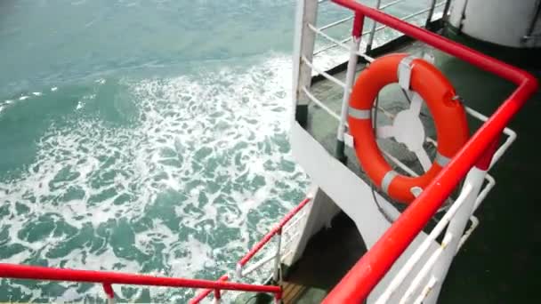 Boya salvavidas en ferry, viajes por mar — Vídeo de stock