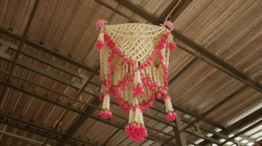 Parlak kumaş lamba, alt görünüm