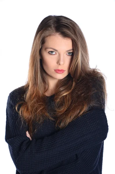Молодая женщина в свитере — стоковое фото