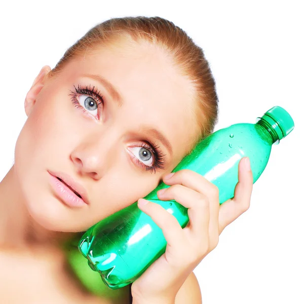 Frau mit Flasche Wasser — Stockfoto