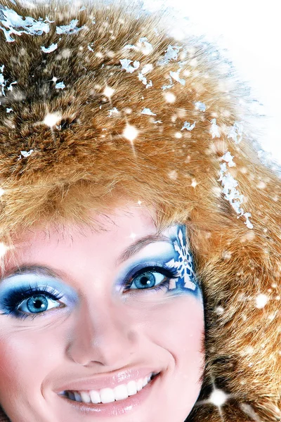 Hermosa mujer en sombrero de invierno — Foto de Stock