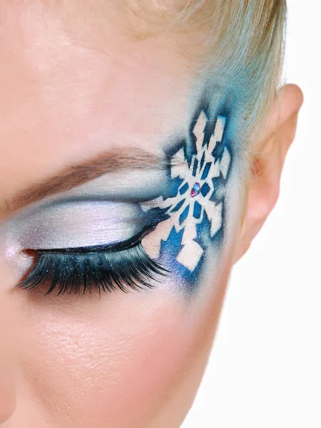 Weibliches Auge mit kreativem Winter-Make-up — Stockfoto