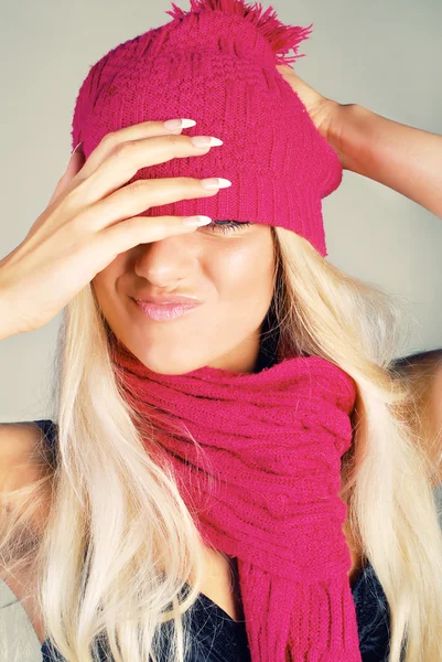 Emotional model in pink hat — Stock Photo, Image