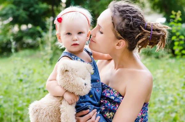 Madre e hijo — Foto de Stock