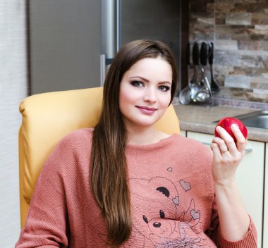 Güzel hamile kadın.