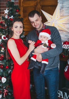 Mutlu aile Noel için bekleyin