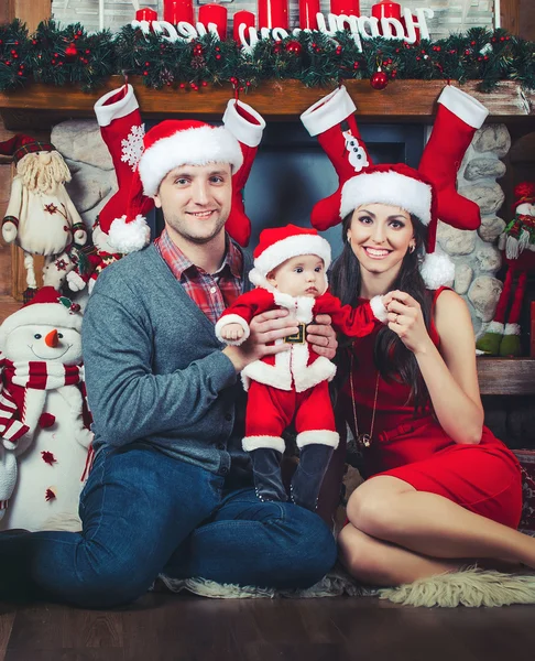 Familie wachten voor de kerst — Stockfoto