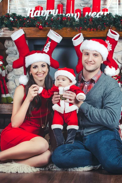 Familie wachten voor de kerst — Stockfoto