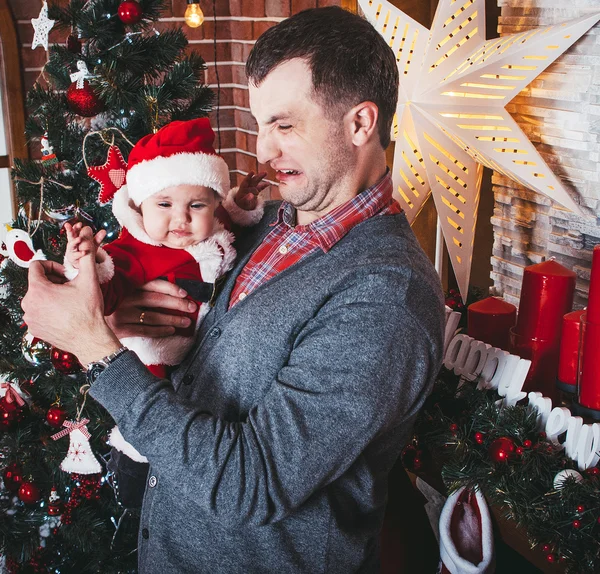 Vader en dochter. Kersttijd — Stockfoto