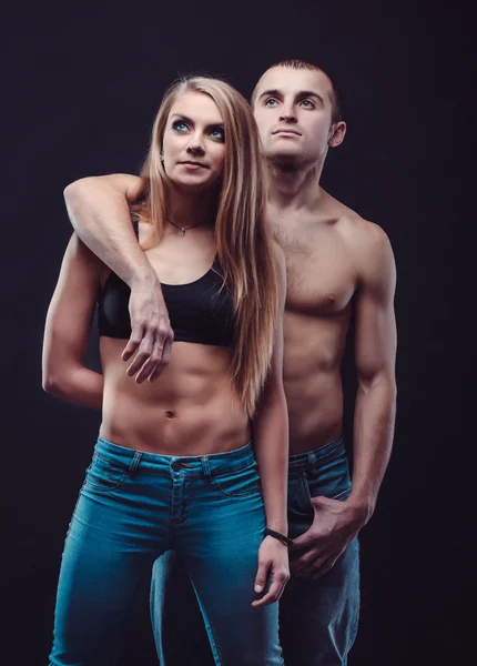 Sportliche Frau und Mann — Stockfoto