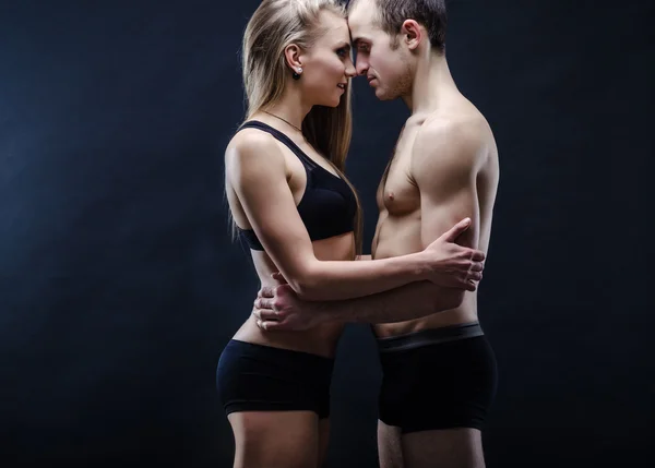 Mulher apaixonada e homem — Fotografia de Stock