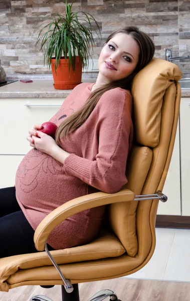 Belle femme enceinte — Photo