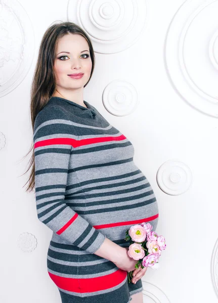 Vacker gravid kvinna — Stockfoto