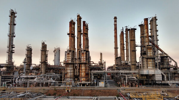 Завод нефтеперерабатывающей промышленности
