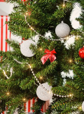 Bir ışık ile Noel ağacı