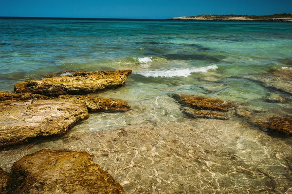 Türkizkék tenger öbölben, Mallorca — Stock Fotó
