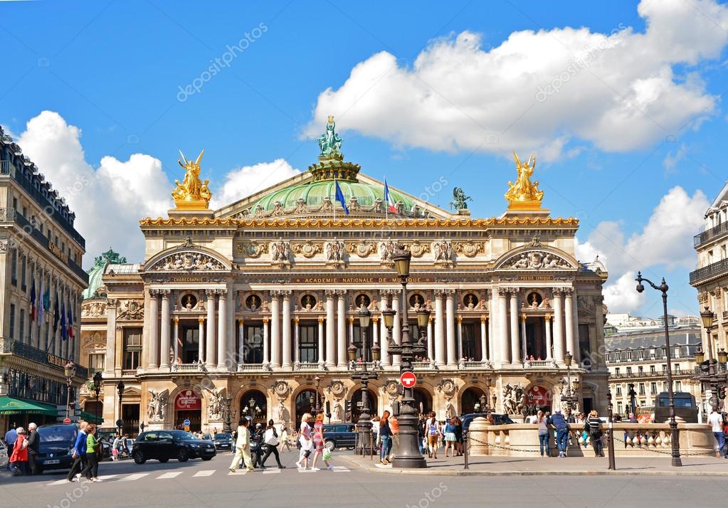 Nominaal Op de grond Oeganda Opera Garnier in Paris, France. Opera House placed in Place de L'Opera.  Designed by Charles Garnier in 1875. Neo Baroque Style. – Stock Editorial  Photo © marina99 #53819521