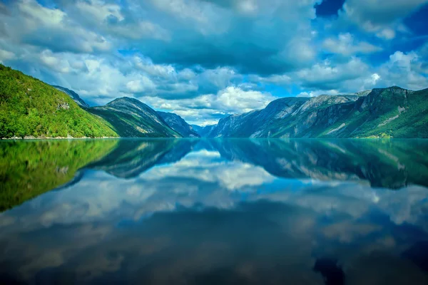 Norwegian fjord and mountains — Stock Photo, Image