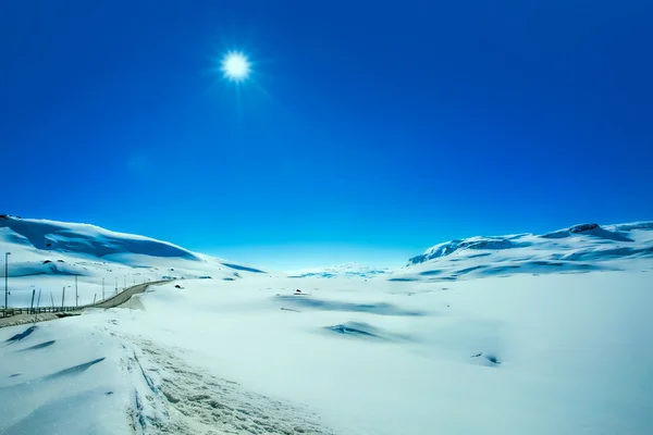 Snow covered mountain — Stock Photo, Image