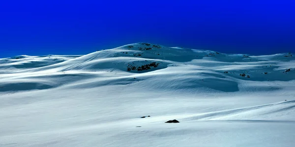 Χιονισμένο βουνό — Φωτογραφία Αρχείου
