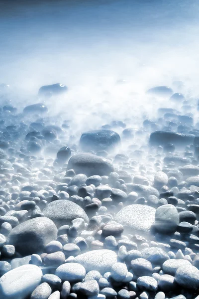 Eau et pierres à rouler — Photo