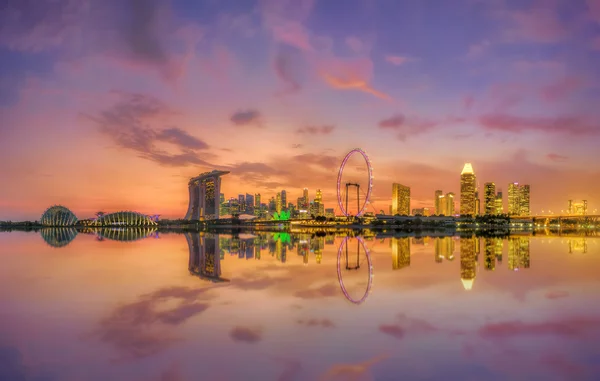 Singapore Skyline bei Sonnenuntergang — Stockfoto