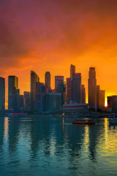 Skyline singapore o zachodzie słońca — Zdjęcie stockowe