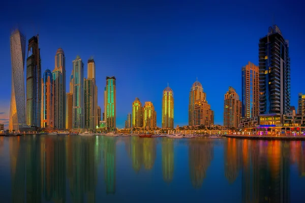 Skyline des Jachthafens von Dubai — Stockfoto