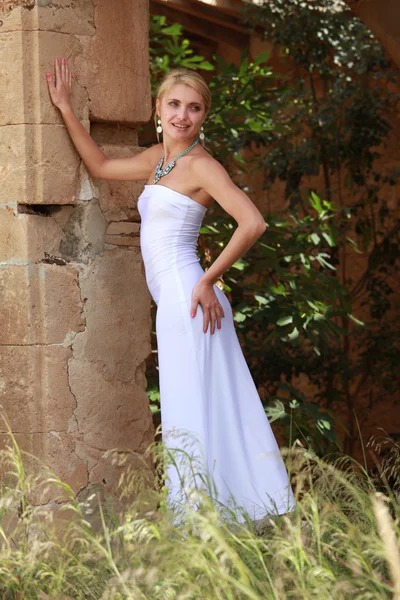 Woman in white dress — Stock Photo, Image