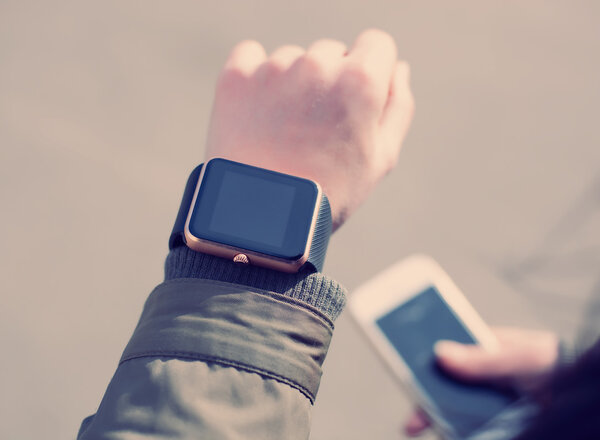 Умные часы позволяют оставаться на связи везде
