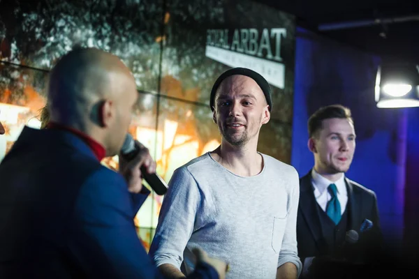 Ligalize Mc presenterar musik video på Royal Arbat — Stockfoto