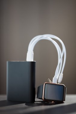 Power Bank harici pil ile şarjda akıllı saat