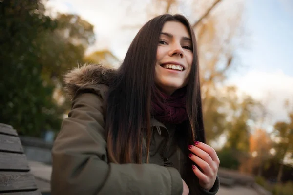 Smiling young brunette girl — Stock Photo, Image