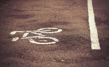 Parkta bisiklet yolu