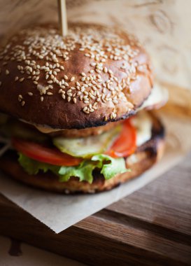 Taze freid hamburger domuz biftek ve sebze ile