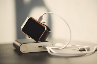 Power bank enerji ile akıllı saat şarj