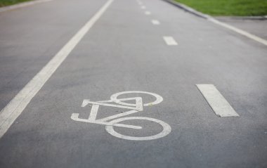 Parkta ayrı bisiklet yolu