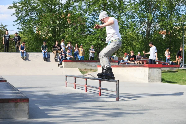 Concours de patin à roulettes en ligne agressif à Moscou — Photo