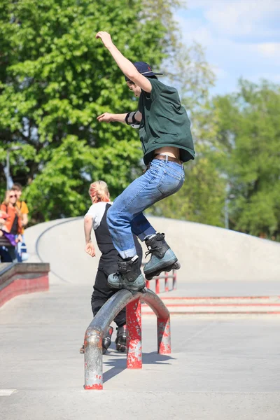 Concurso de patins em linha agressivo em Moscou — Fotografia de Stock