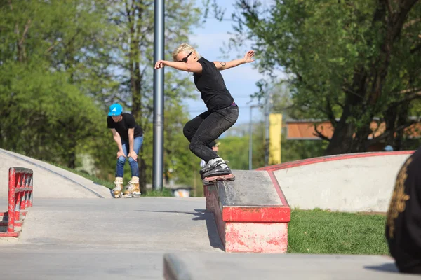 Agresywny inline rolkach konkurs skate w Moskwie — Zdjęcie stockowe