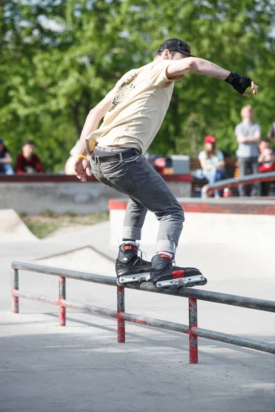 Concurso de patinaje en línea agresivo en Moscú — Foto de Stock