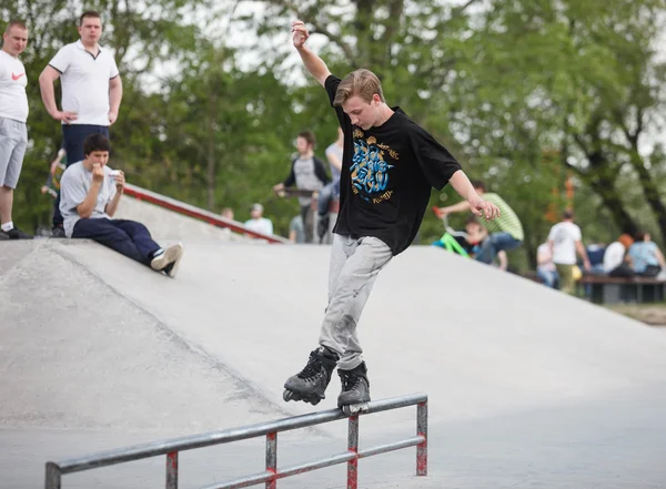 Concours de patin à roulettes en ligne agressif à Moscou — Photo